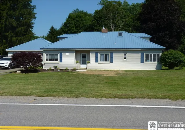 Photo 2 of Single family home for sale at 34 Park St, Sinclairville, NY 14782 | MLS# R1696060 | Listing updated on 2026-08-18