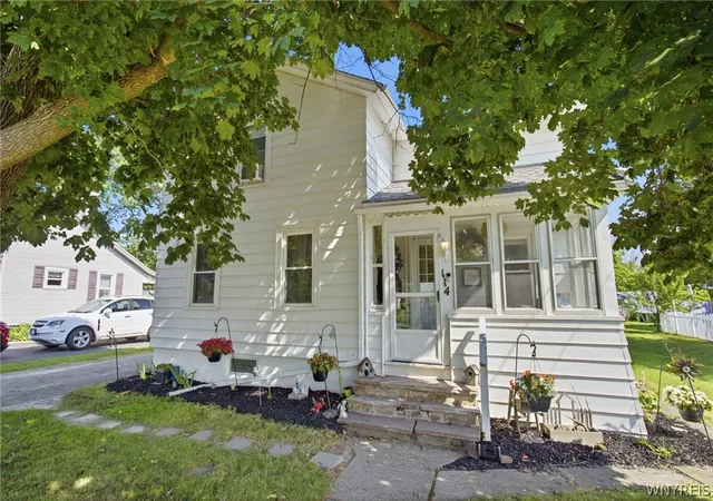 Photo 2 of Sale Pending at 114 Pleasant St, Medina, NY 14103 | MLS# B1699110 | Listing updated on 2026-09-08