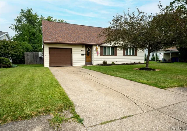Photo 2 of Sale Pending at 5068 Chapman Pkwy, Hamburg, NY 14075 | MLS# B1698609 | Listing updated on 2026-08-31