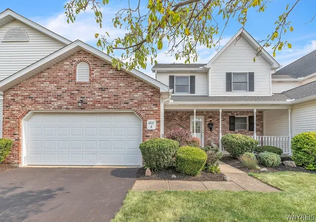 Photo 1 of Sale Pending at 6021 Quaker Holw Crescent #4, Orchard Park, NY 14127 | MLS# B1699127 | Listing updated on 2026-08-11