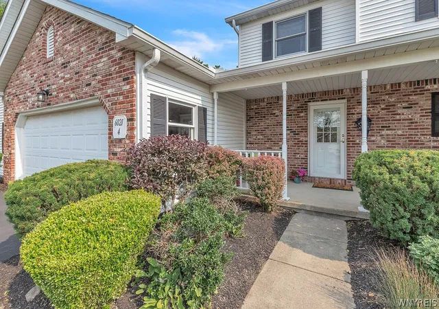 Photo 3 of Sale Pending at 6021 Quaker Holw Crescent #4, Orchard Park, NY 14127 | MLS# B1699127 | Listing updated on 2026-08-11