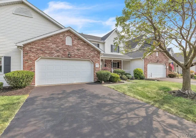 Photo 3 of Sale Pending at 6021 Quaker Holw Crescent #4, Orchard Park, NY 14127 | MLS# B1699127 | Listing updated on 2026-08-11