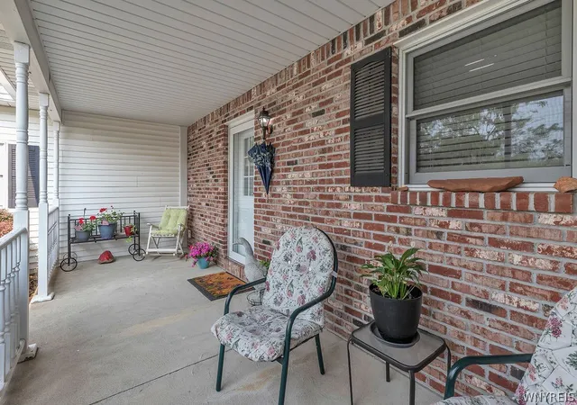 Photo 4 of Sale Pending at 6021 Quaker Holw Crescent #4, Orchard Park, NY 14127 | MLS# B1699127 | Listing updated on 2026-08-11