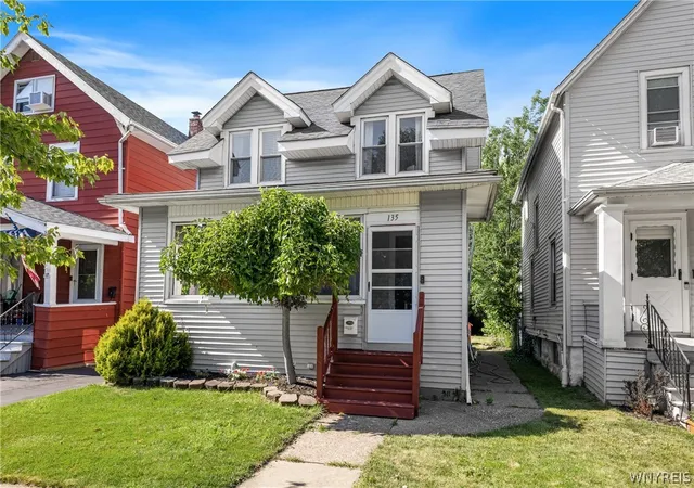 Photo 3 of Sale Pending at 135 Tremaine Ave, Buffalo, NY 14217 | MLS# B1698468 | Listing updated on 2026-08-17