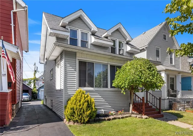 Photo 3 of Sale Pending at 135 Tremaine Ave, Buffalo, NY 14217 | MLS# B1698468 | Listing updated on 2026-08-17