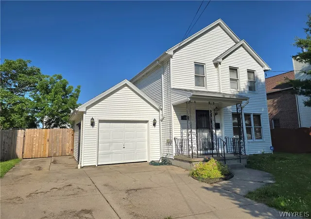 Photo 2 of Sale Pending at 160 Walnut St, Buffalo, NY 14204 | MLS# B1699070 | Listing updated on 2026-08-20