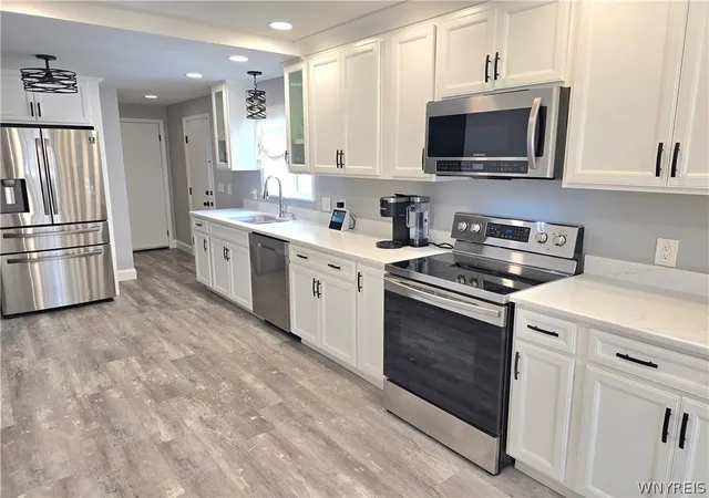 Photo 3 of Sale Pending at 160 Walnut St, Buffalo, NY 14204 | MLS# B1699070 | Listing updated on 2026-08-20
