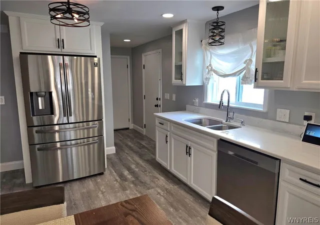 Photo 4 of Sale Pending at 160 Walnut St, Buffalo, NY 14204 | MLS# B1699070 | Listing updated on 2026-08-20