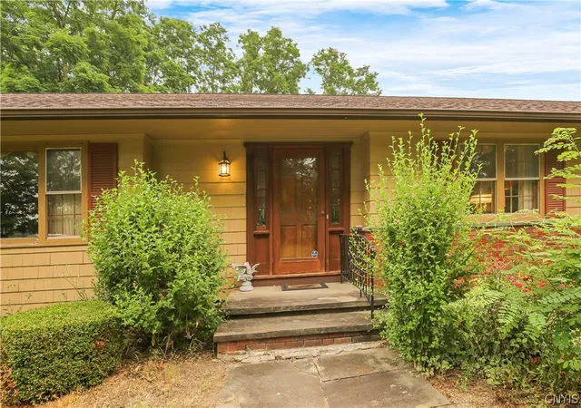 Photo 3 of Single family home for sale at 7216 Woodchuck Hl Rd, Fayetteville, NY 13066 | MLS# S1698535 | Listing updated on 2026-09-16