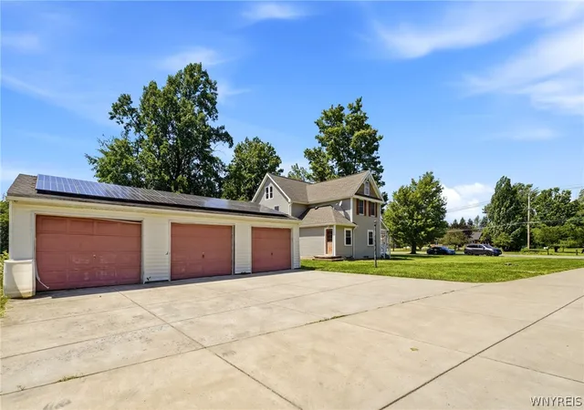 Photo 3 of Sale Pending at 5778 Tonawanda Crk Rd, Lockport, NY 14094 | MLS# B1698976 | Listing updated on 2026-08-06