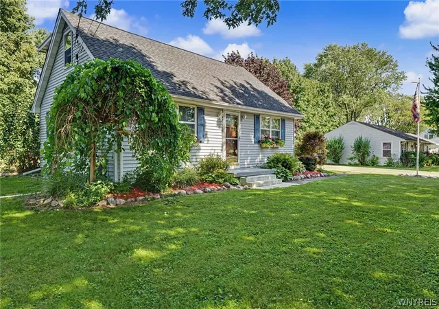 Photo 3 of Sale Pending at 7157 Taylor Rd, Hamburg, NY 14075 | MLS# B1697888 | Listing updated on 2026-08-31