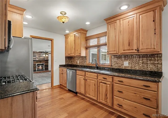Photo 4 of Sale Pending at 7157 Taylor Rd, Hamburg, NY 14075 | MLS# B1697888 | Listing updated on 2026-08-31