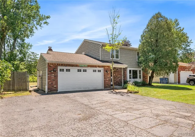 Photo 2 of Sale Pending at 137 Christine Dr, Buffalo, NY 14228 | MLS# B1699381 | Listing updated on 2026-09-06