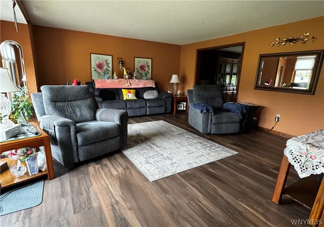 Photo 3 of Sale Pending at 3568 Heatherwood Dr, Hamburg, NY 14075 | MLS# B1699302 | Listing updated on 2026-09-15