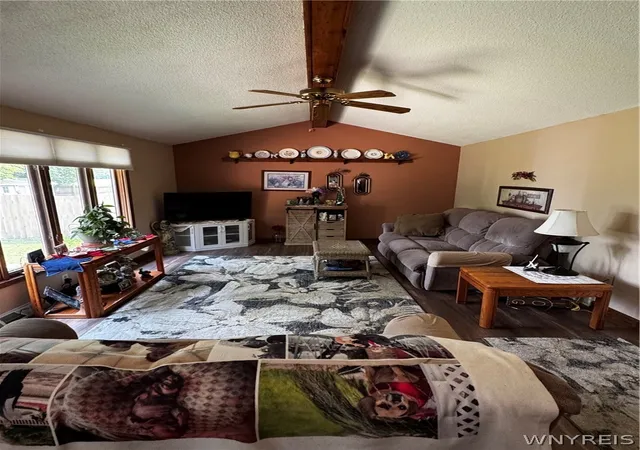 Photo 3 of Sale Pending at 3568 Heatherwood Dr, Hamburg, NY 14075 | MLS# B1699302 | Listing updated on 2026-09-15