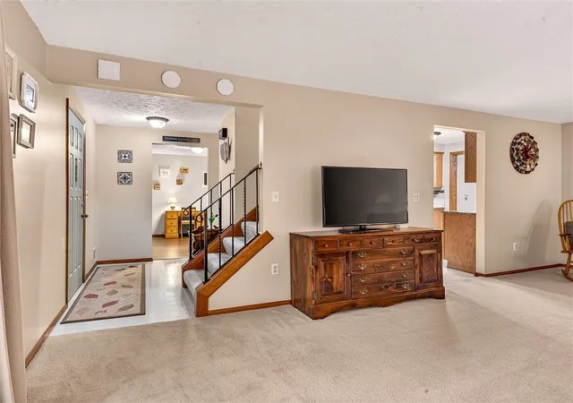 Photo 3 of Sale Pending at 43 Fontana Ln, Rochester, NY 14612 | MLS# R1686855 | Listing updated on 2026-08-08