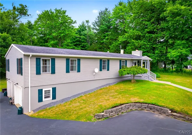 Photo 3 of Sale Pending at 204 Homewood Dr, Clinton, NY 13323 | MLS# S1699441 | Listing updated on 2026-08-19