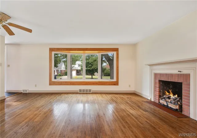 Photo 3 of Sale Pending at 152 Bernhardt Dr, Buffalo, NY 14226 | MLS# B1698838 | Listing updated on 2026-08-18