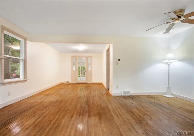 Photo 4 of Sale Pending at 152 Bernhardt Dr, Buffalo, NY 14226 | MLS# B1698838 | Listing updated on 2026-08-18