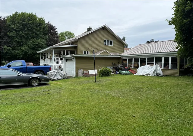 Photo 1 of Single family home for sale at 323 Maple St, Oswego, NY 13126 | MLS# R1699586 | Listing updated on 2026-09-15