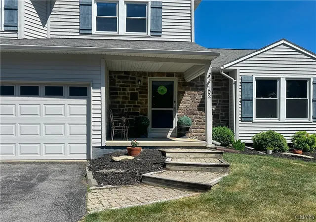 Photo 3 of Sale Pending at 102 Viceroy Dr, Camillus, NY 13031 | MLS# S1699446 | Listing updated on 2026-08-21