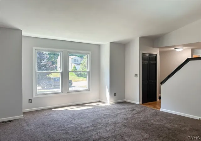 Photo 4 of Sale Pending at 102 Viceroy Dr, Camillus, NY 13031 | MLS# S1699446 | Listing updated on 2026-08-21