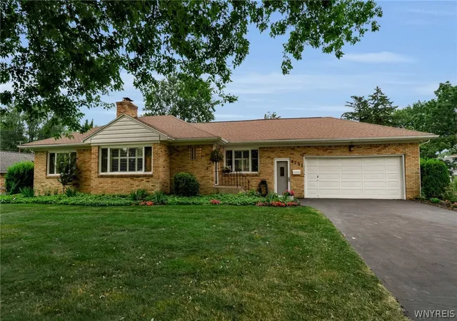Photo 2 of Sale Pending at 4751 Brentwood Dr, Buffalo, NY 14221 | MLS# B1699562 | Listing updated on 2026-08-27