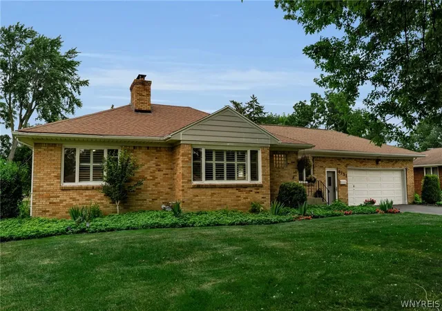 Photo 3 of Sale Pending at 4751 Brentwood Dr, Buffalo, NY 14221 | MLS# B1699562 | Listing updated on 2026-08-27