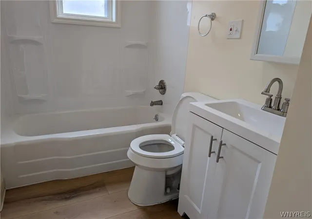 Listing Photo 5 - Condo for sale in building located at 50 Flower St, Buffalo, NY 14214