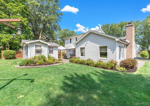 Photo 4 of Sale Pending at 10875 Howe Rd, Clarence, NY 14031 | MLS# B1699448 | Listing updated on 2026-09-07