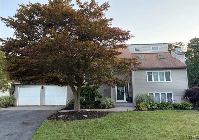 Photo 1 of Single family home for sale at 412 Weatheridge Dr, Camillus, NY 13031 | MLS# S1698989 | Listing updated on 2026-08-04