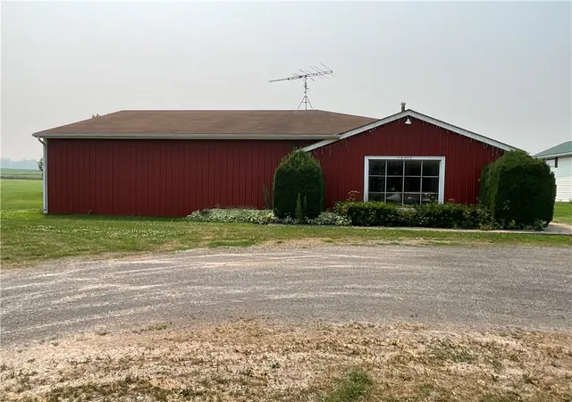 Photo 3 of Sale Pending at 13576 Ridge Rd W, Albion, NY 14411 | MLS# R1698454 | Listing updated on 2026-08-19
