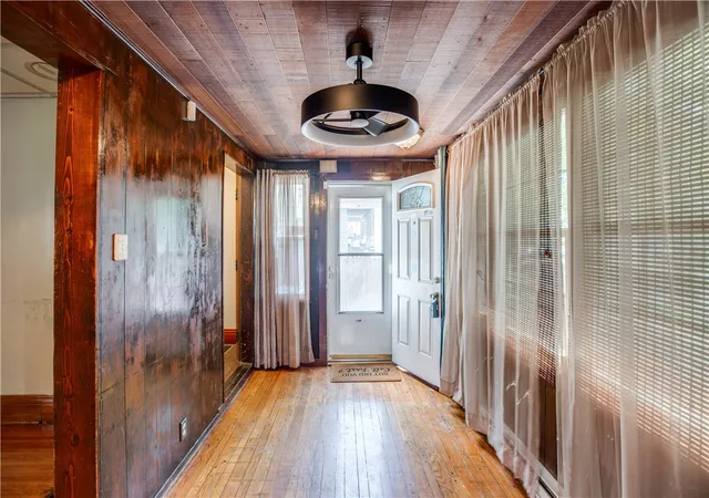 Photo 2 of Single family home for sale at 946 Arnett Blvd, Rochester, NY 14619 | MLS# R1699531 | Listing updated on 2026-08-05