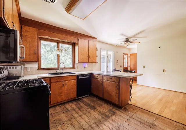 Photo 3 of Sale Pending at 141 Glenview Ln, Rochester, NY 14609 | MLS# R1699806 | Listing updated on 2026-08-07