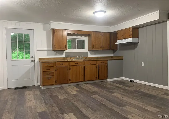 Photo 3 of Single family home for sale at 39 Clay St, Cleveland, NY 13042 | MLS# S1689765 | Listing updated on 2026-09-01