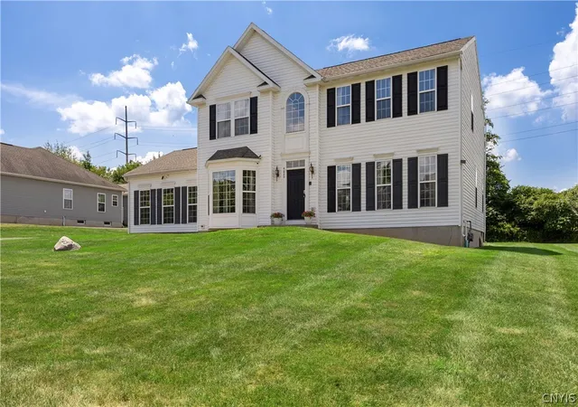 Photo 2 of Single family home for sale at 4624 Mystic Dr, Jamesville, NY 13078 | MLS# S1698006 | Listing updated on 2026-09-13