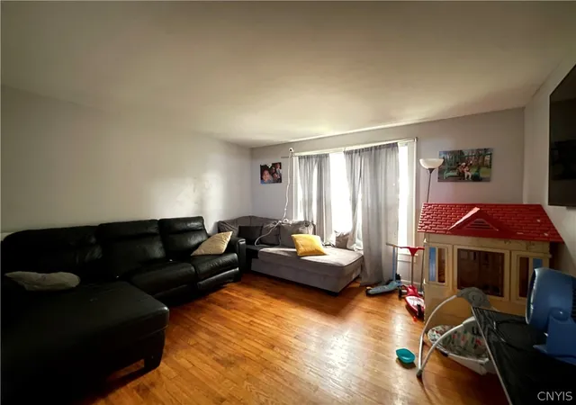 Photo 3 of Single family home for sale at 114 Vann St, Syracuse, NY 13206 | MLS# S1699874 | Listing updated on 2026-08-25