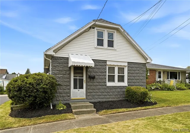 Photo 2 of Sale Pending at 29 Cowing St, Depew, NY 14043 | MLS# B1699297 | Listing updated on 2026-08-12
