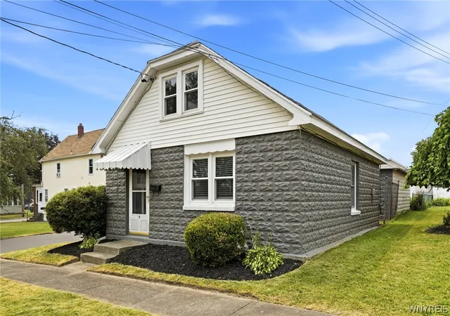 Photo 3 of Sale Pending at 29 Cowing St, Depew, NY 14043 | MLS# B1699297 | Listing updated on 2026-08-12
