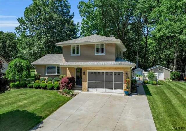 Photo 3 of Sale Pending at 29 Brookview, Orchard Park, NY 14127 | MLS# B1699579 | Listing updated on 2026-08-07