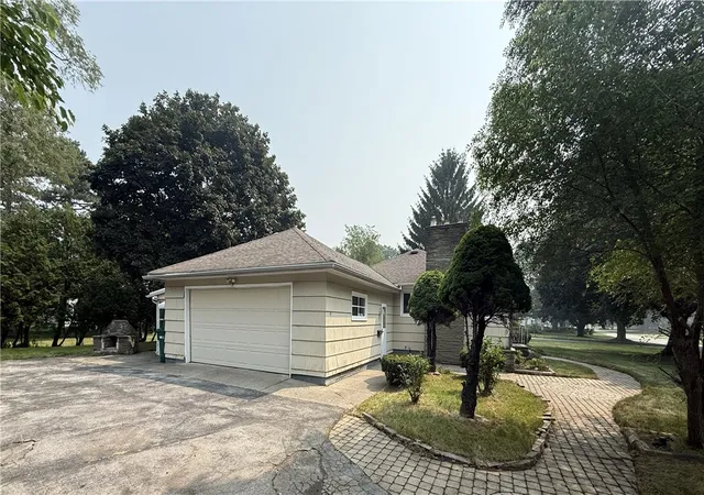 Photo 2 of Sale Pending at 483 Brookview Dr, Rochester, NY 14617 | MLS# R1697650 | Listing updated on 2026-08-31
