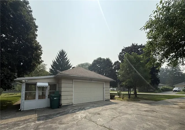 Photo 3 of Sale Pending at 483 Brookview Dr, Rochester, NY 14617 | MLS# R1697650 | Listing updated on 2026-08-31