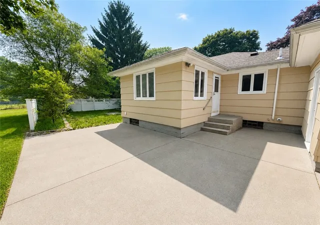 Photo 4 of Sale Pending at 483 Brookview Dr, Rochester, NY 14617 | MLS# R1697650 | Listing updated on 2026-08-31