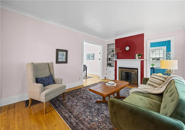 Photo 4 of Sale Pending at 195 Saint Regis Dr S, Rochester, NY 14618 | MLS# R1699774 | Listing updated on 2026-08-17