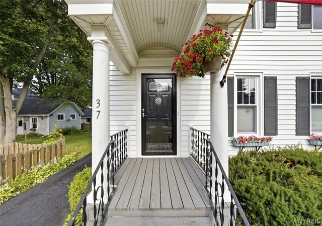 Photo 3 of Sale Pending at 37 Anderson Pl, Hamburg, NY 14075 | MLS# B1699594 | Listing updated on 2026-08-27