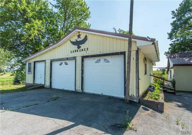 Photo 3 of Single family home for sale at 40403 County Route 13, La Fargeville, NY 13656 | MLS# S1698593 | Listing updated on 2026-09-03