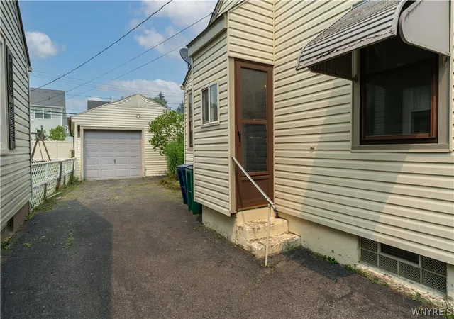 Photo 3 of Sale Pending at 358 Taunton Pl, Buffalo, NY 14216 | MLS# B1700047 | Listing updated on 2026-09-08