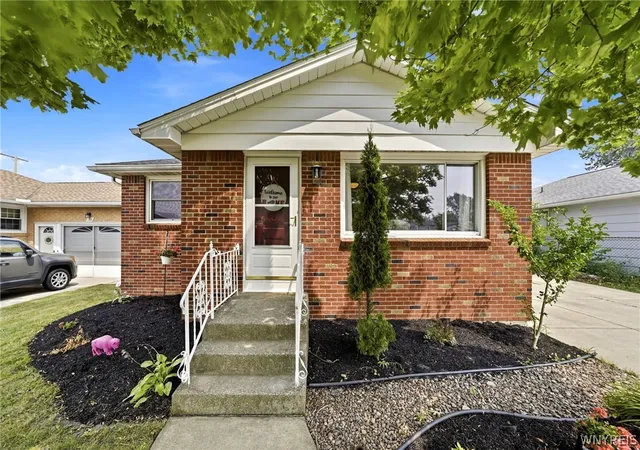 Photo 2 of Sale Pending at 29 Bay Ln, Buffalo, NY 14225 | MLS# B1699689 | Listing updated on 2026-08-21