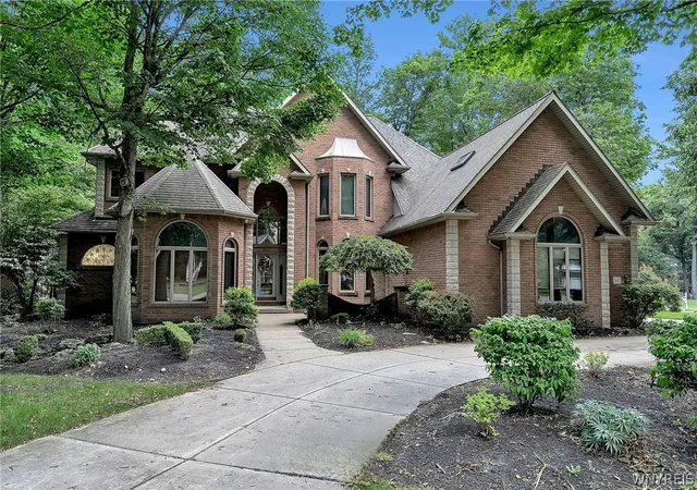 Photo 1 of Sale Pending at 9683 Cobblestone Dr, Clarence, NY 14031 | MLS# B1698785 | Listing updated on 2026-09-11