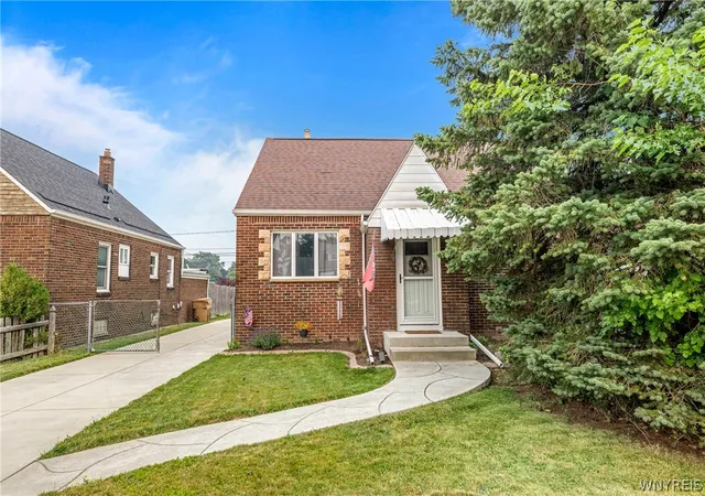 Photo 3 of Sale Pending at 95 Westland Pkwy, Buffalo, NY 14225 | MLS# B1699769 | Listing updated on 2026-08-17